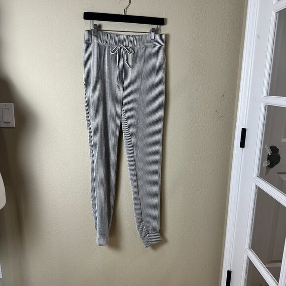 OLIVIA RAY Pin Striped Comfy Joggers Lounge Pants Size Medium - Picture 4 of 8